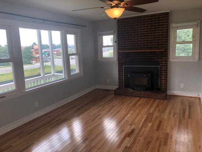 Foto del edificio - Updated Home Close to Battleground!