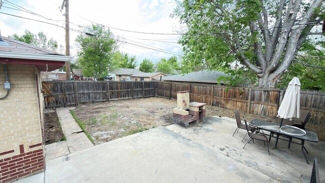 Foto del edificio - 1125 Dayton St