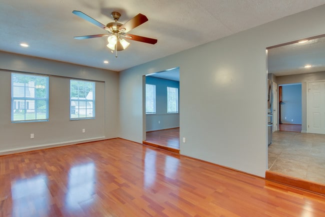 Building Photo - Gorgeous Four Bedroom Home in Martinez