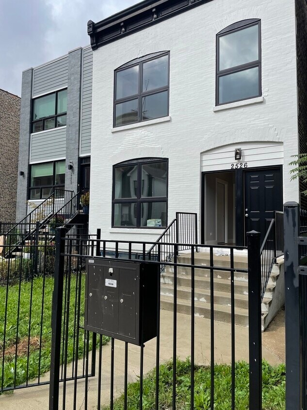 Primary Photo - 2526 W Lexington St