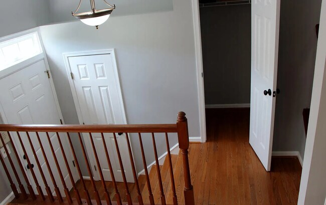 Foto del edificio - 445 Woodhill Dr