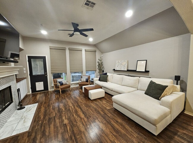 Foto del edificio - 2317 Dovetail St