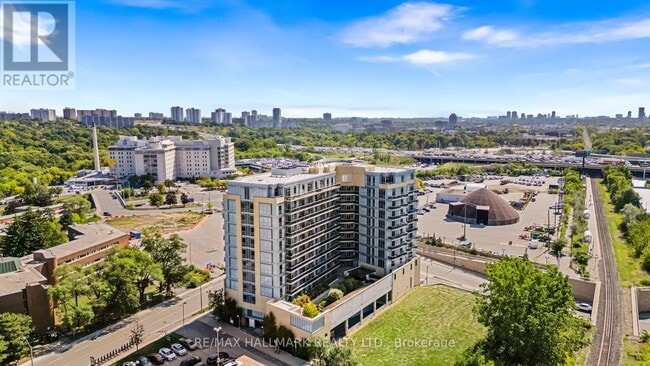 Photo du bâtiment - 2756 Old Leslie St