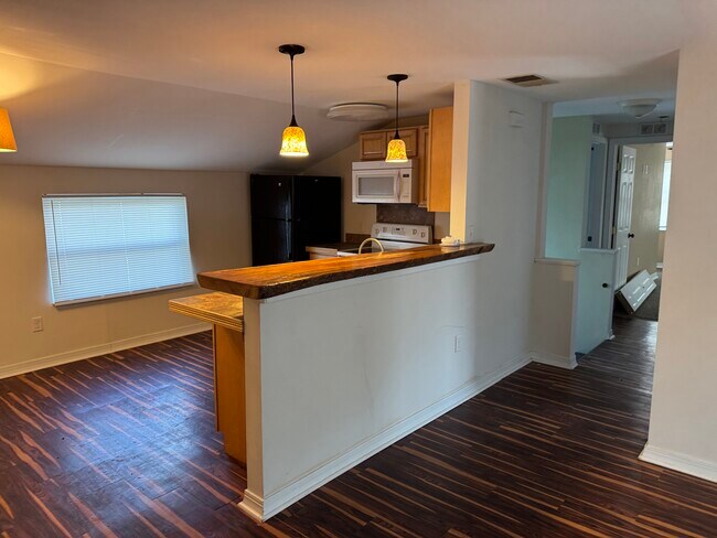 09846516 - 312 1/2 S Alabama Ave