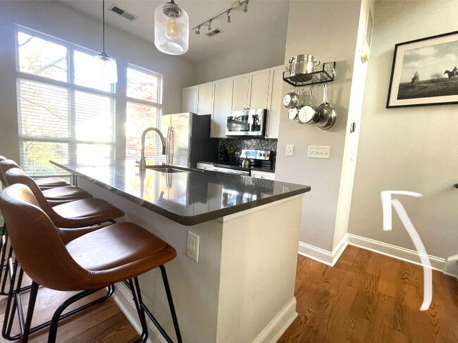 Foto del edificio - 914 Garden District Dr