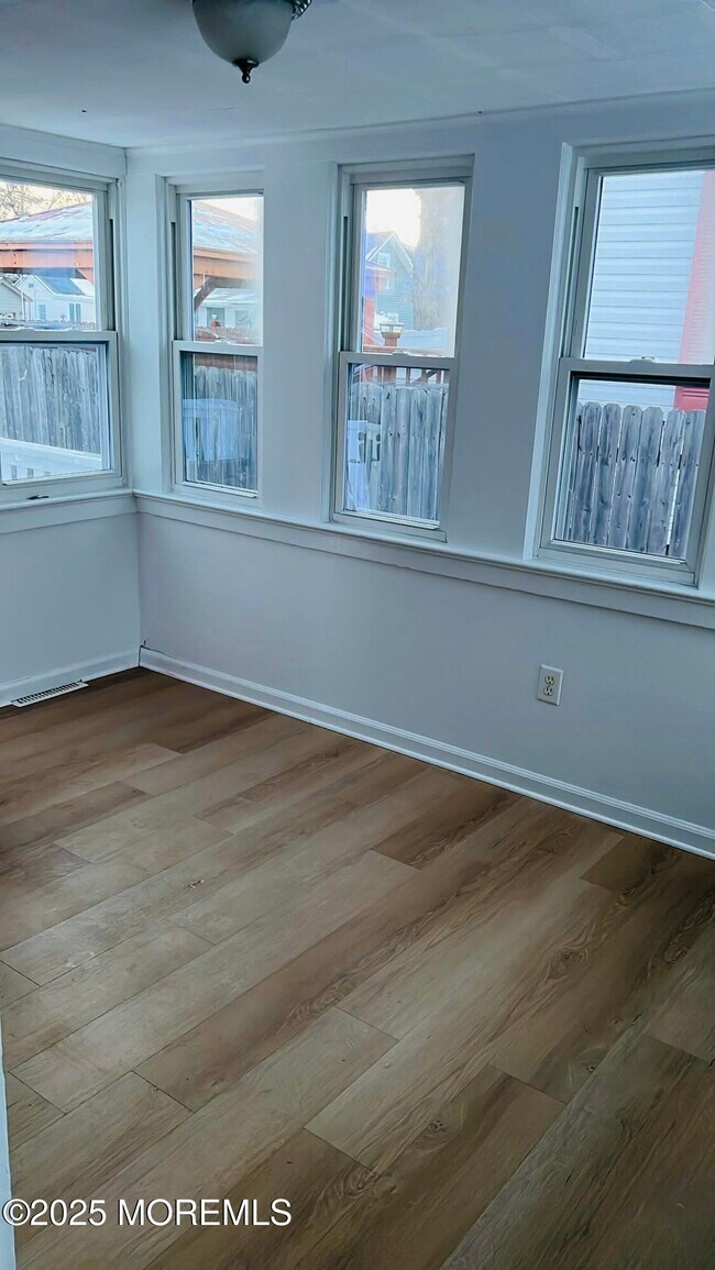 Foto del edificio - 439 Mantoloking Rd