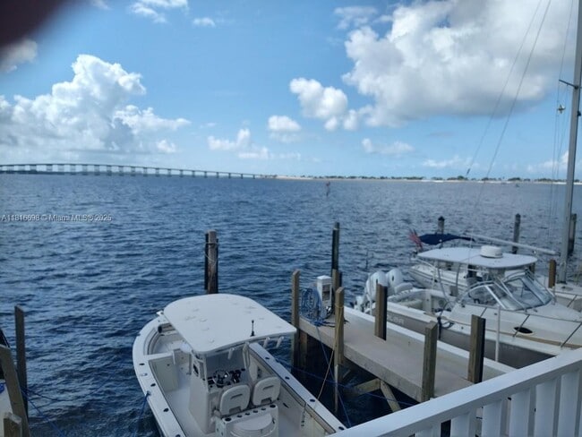 Building Photo - 200 SE 15th Rd