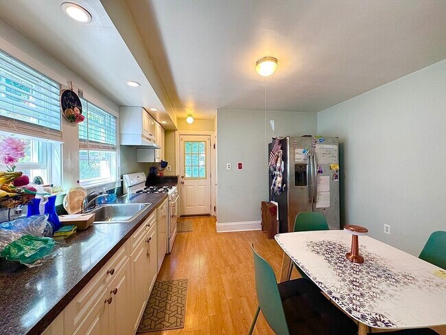 Foto del edificio - 42 Flett Road Unit 1