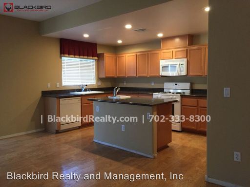 Building Photo - 3340 Bilicki St