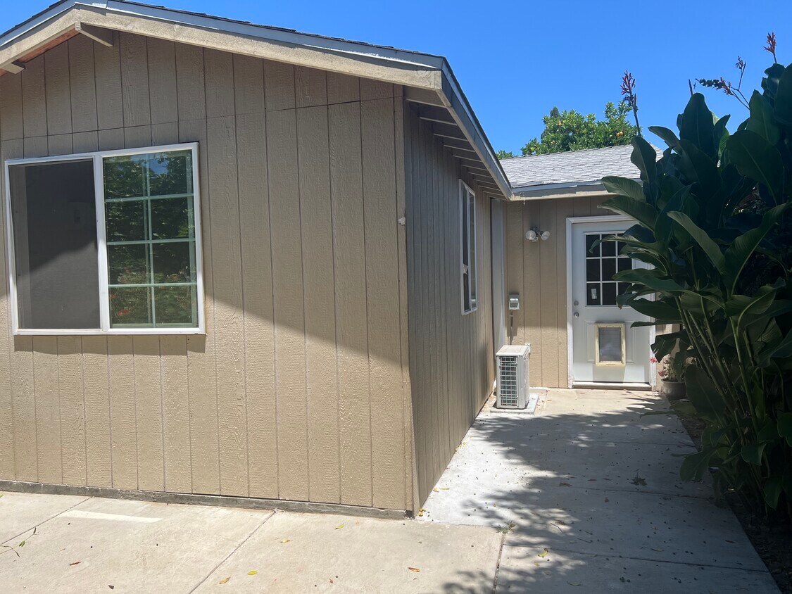 Foto principal - 7334 Enfield Ave