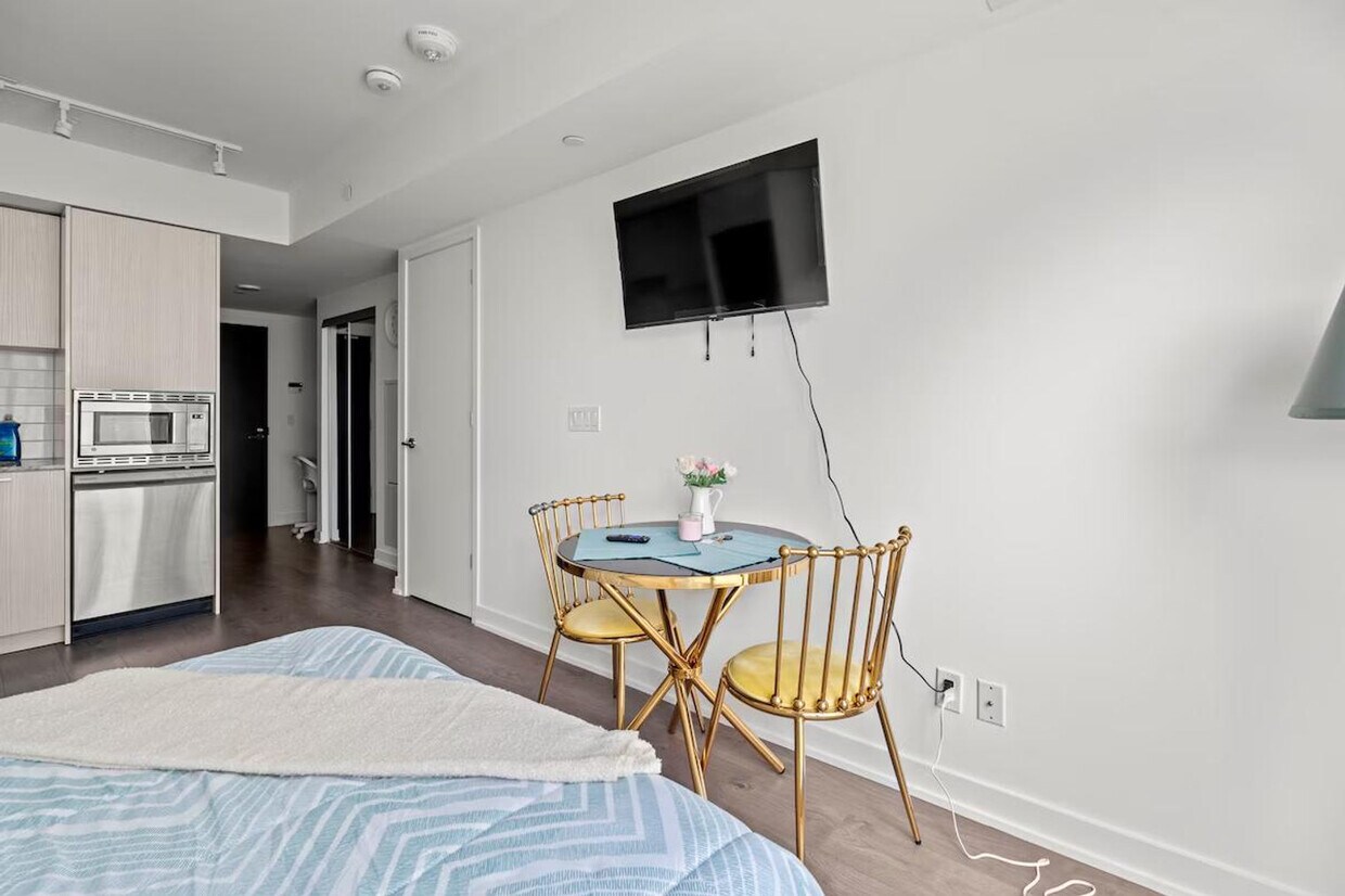 Primary Photo - 535 Yonge St