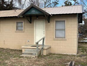 Building Photo - 232 1/2-230 1/2 Wilson Ave