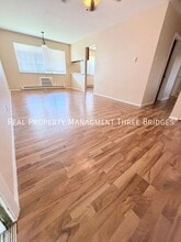 Building Photo - 7431 Hazelcrest Dr
