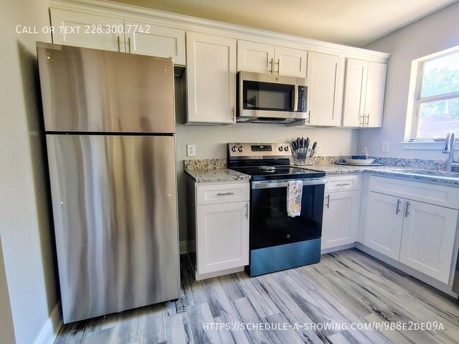 Building Photo - 229 Milray Ln