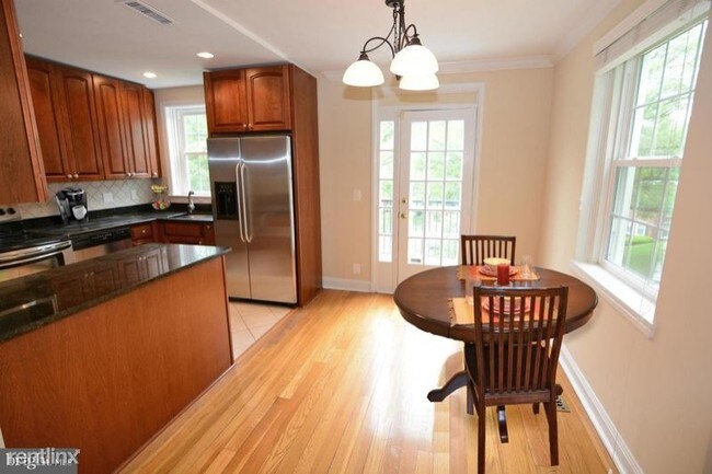 Building Photo - 2 br, 2 bath Townhome - 2947 S Dinwiddie St