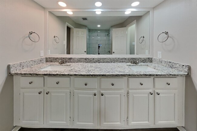Foto del edificio - 2507 Brookdale Dr