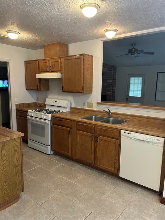 Foto del edificio - 24018 Farm Hill Dr