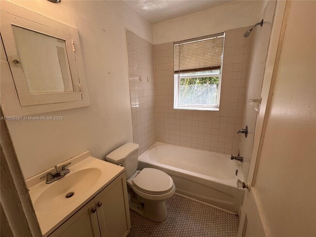 Building Photo - 177 NE 50th St