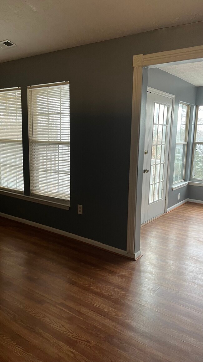 Family room - 901 Swallow Crest Ct
