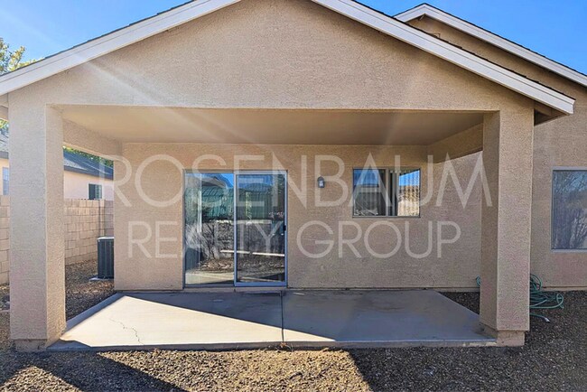 Building Photo - Beautiful 3-bedrooms, 2-baths home in the ...