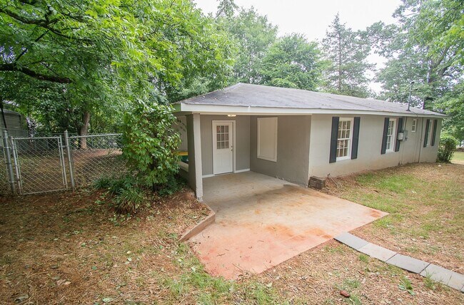 Building Photo - 2 Bed/1 Bath House just off Lexington Rd.