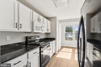 Building Photo - 699 Winding Stream Way