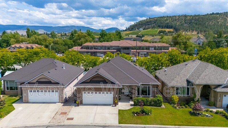 Photo principale - 445-445 Yates Rd