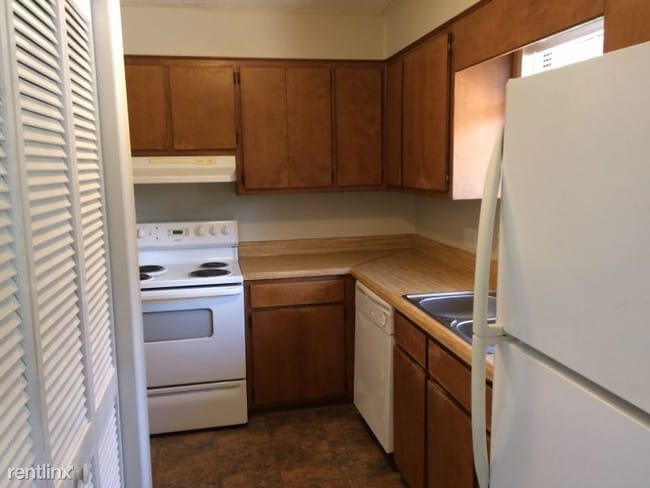 Building Photo - 3 br, 1 bath Apartment - 1004 Milledge Rd