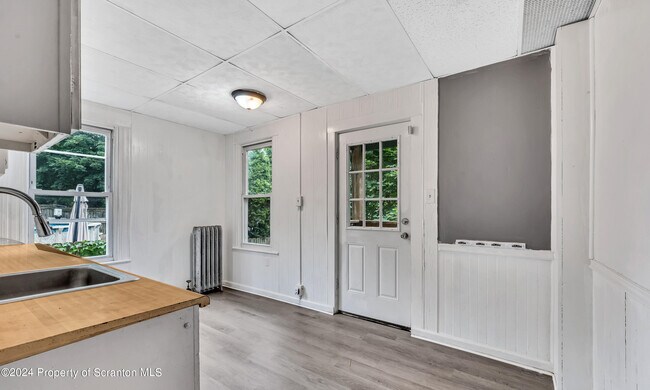 Foto del edificio - 40-42 Copeland Ave