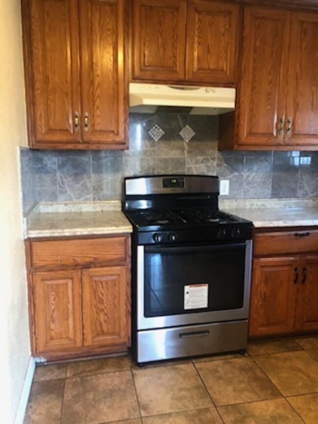 Building Photo - Walnut St, Unit B