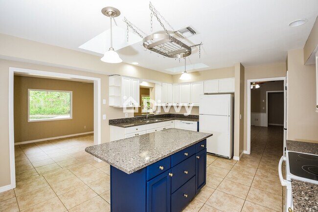 Foto del edificio - 409 Whispering Oak Lane