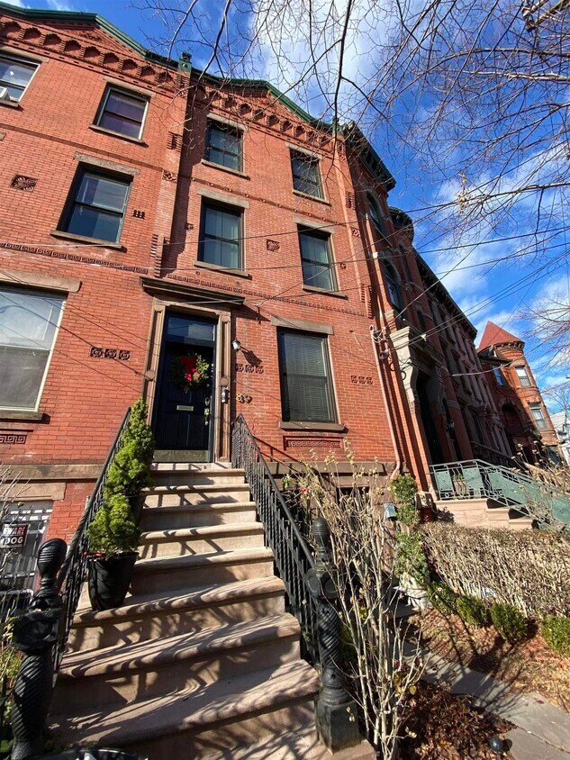Primary Photo - 89 Summit Ave