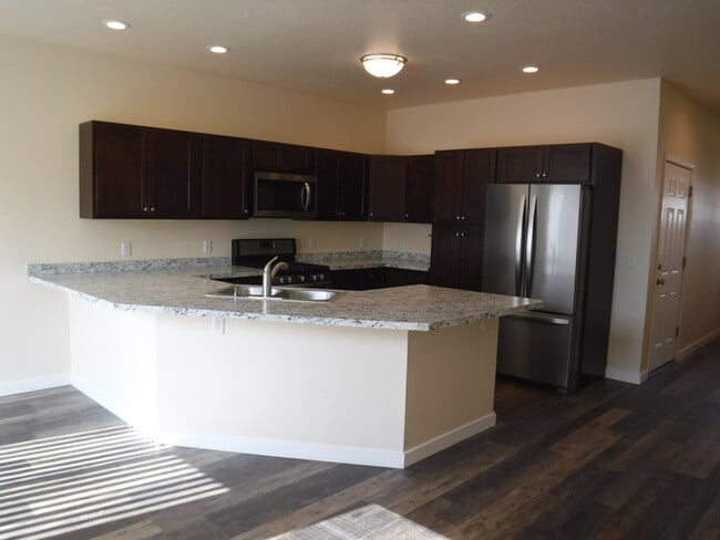 Foto del edificio - Newer side by side duplex