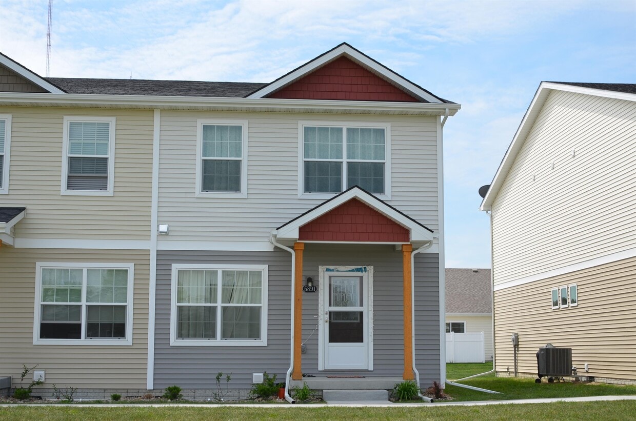 5891 Marble Cir, Johnston, IA 50131 Townhome Rentals in Johnston IA