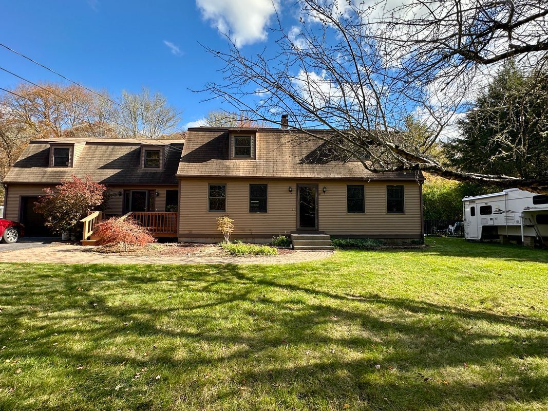 Foto principal - 469 Barbers Pond Rd