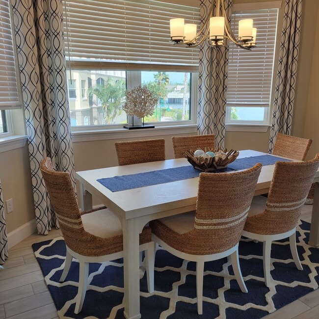 Building Photo - Seasonal/short term 4/3 BRAND NEW townhome...