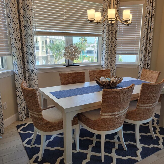 Foto del edificio - Seasonal/short term 4/3 BRAND NEW townhome...