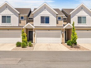 Building Photo - 98 E Harmony Ct