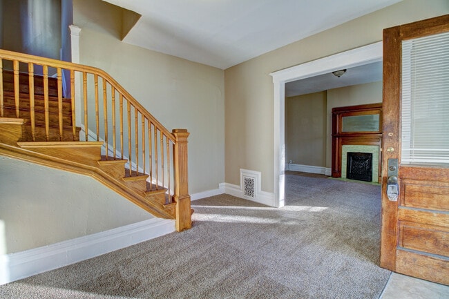 Entry - 920 N Ogden St