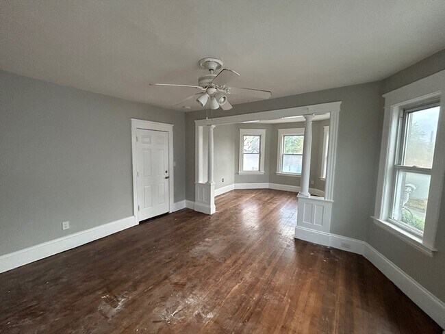 Building Photo - 19 Henchman St