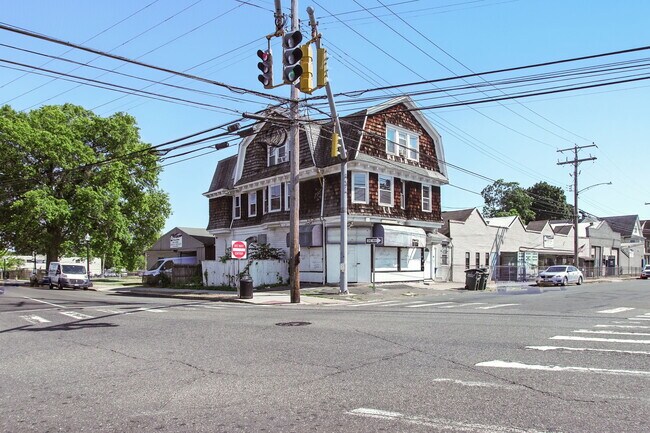Foto del edificio - 100 Bishop Ave