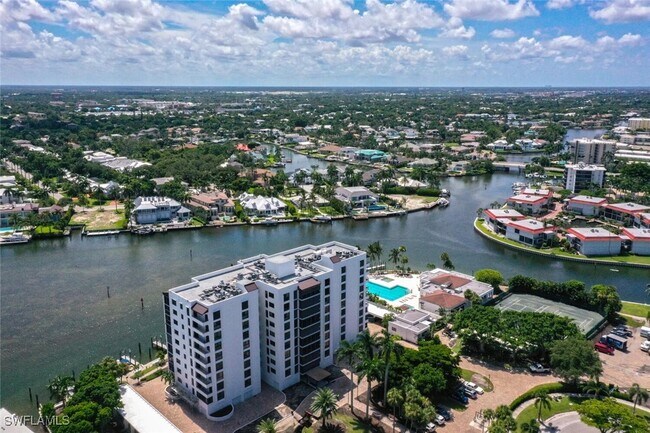 Foto del edificio - 2400 Gulf Shore Blvd N