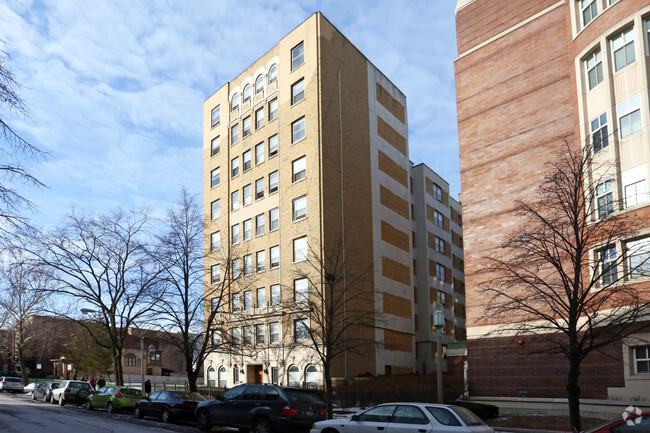 Building Photo - Lakeside Edgewater Neighborhood Apartments