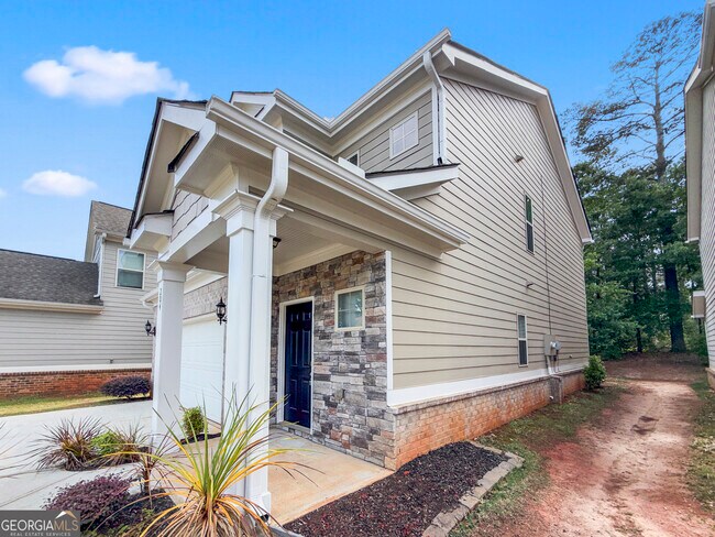 Building Photo - 204 Daisy Cir