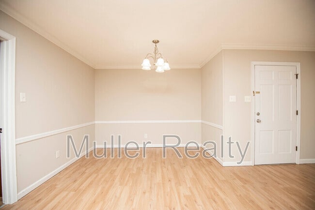 Building Photo - 11719 S Williamsburg Dr