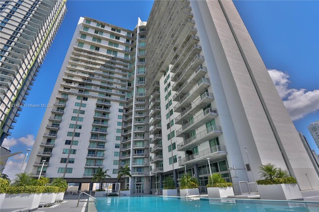 Foto del edificio - 690 SW 1st Ct