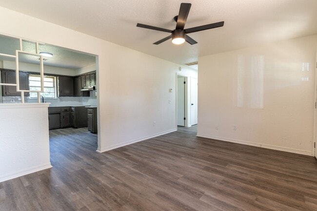 Building Photo - Stylish 4-Bedroom Home in Moore with Moder...