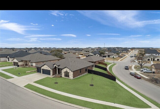 Building Photo - 8401 Preserve Trl