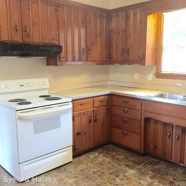 Building Photo - 3 br, 1.5 bath House - 2126 Memorial Drive