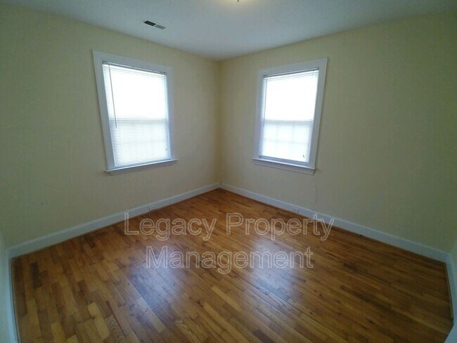 Foto del edificio - 601 E Willowbrook Dr